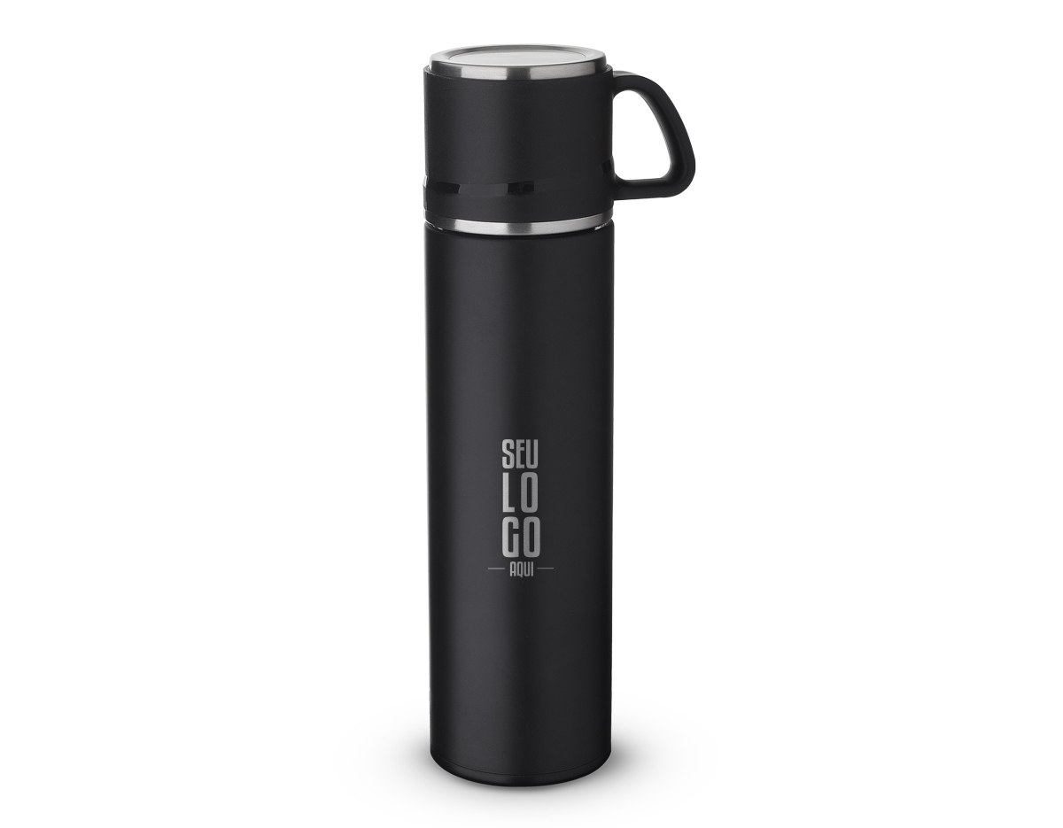 Garrafa térmica em aço inox com parede dupla isolada a vácuo, com capacidade de até 550ml. Tampa removível que possibilita o uso como caneca, anel de silicone para vedação