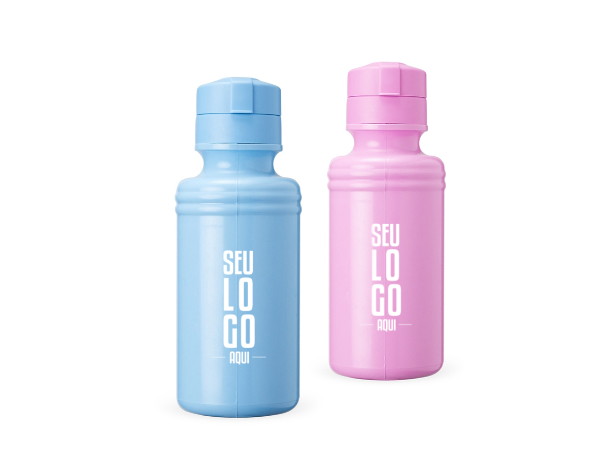 Squeeze plástica com capacidade de 550ml. Tampa rosqueável com bocal.