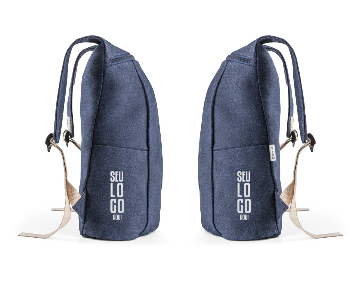 Mochila casual (270 g/m²) em denim reciclado. Contém 2 bolsos frontais e alças ajustáveis com webbing de algodão. As costuras interiores são reforçadas para maior resistência. 290 x 400 x 130 mm