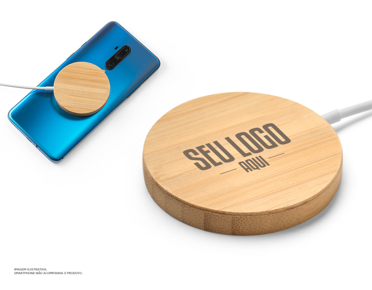 Carregador magnético wireless em bambu com potência de 15W para carregamento rápido. Compatível com dispositivos com tecnologia de carregamento sem fio. Acompanha cabo USB-C de 1 metro para conexão. Une praticidade e design natural. 
OBS:É necessário estar conectado a uma tomada para funcionamento.