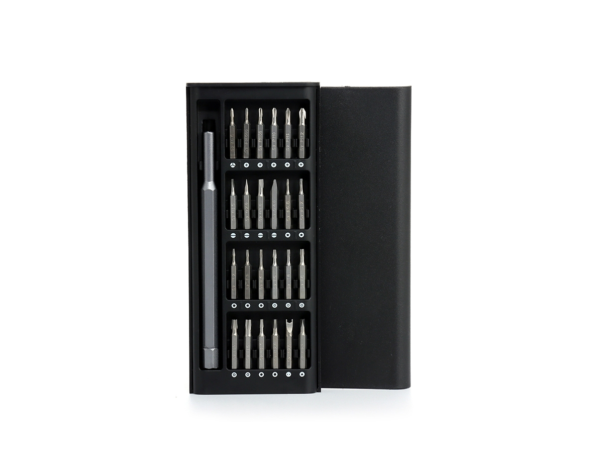 Kit ferramenta com 25 peças em estojo plástico com tampa de encaixe. Contém: 1 chave extensora rotatória para conexão das ponteiras, 1 ponteira Tri-Wing, 5 ponteiras Phillips, 4 ponteiras fenda, 10 ponteiras Torx, 2 ponteira Allen, 1 ponteira spanner e 1 ponteira fenda triangular.
