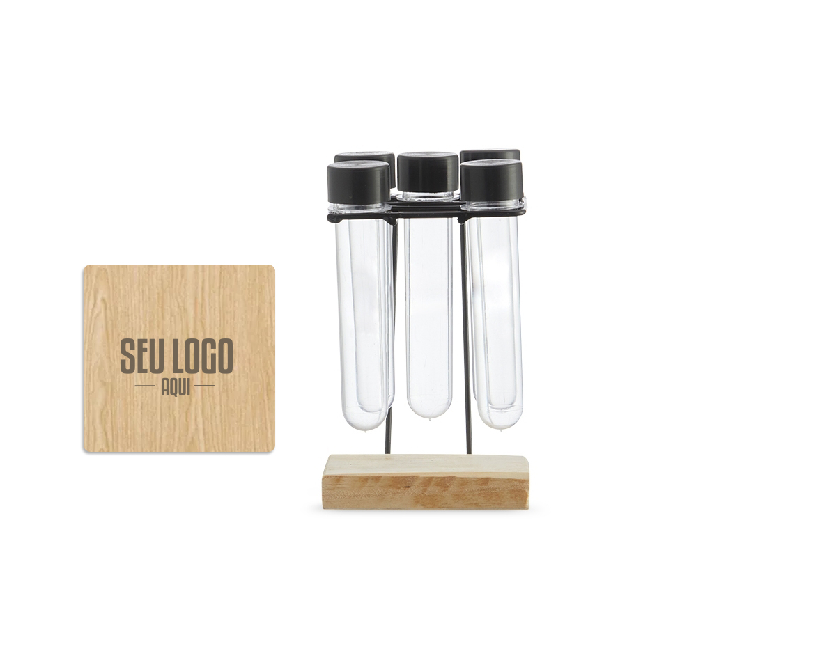 Kit porta temperos com cinco tubetes plásticos em base de madeira com estrutura metálica.