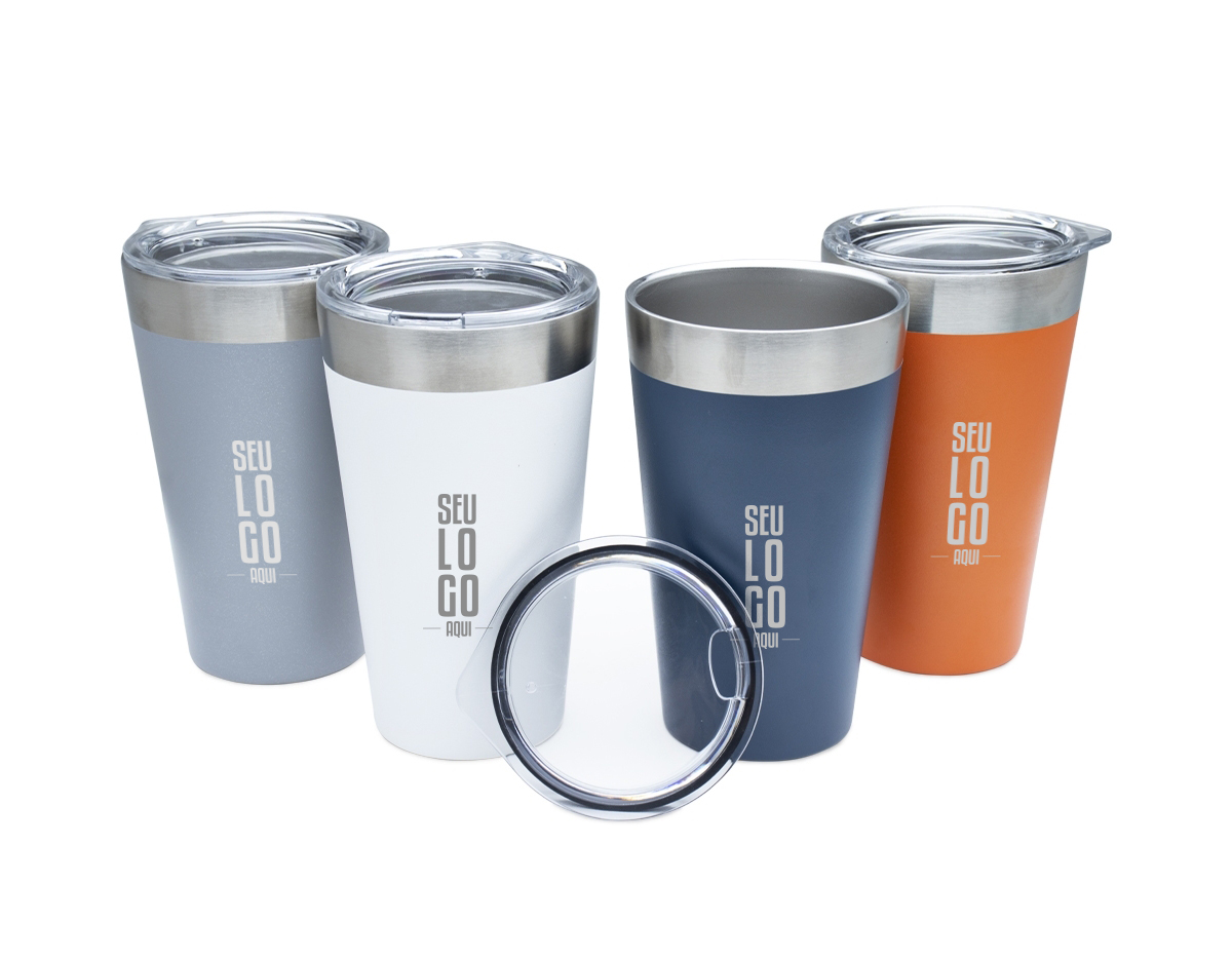Copo térmico com capacidade de 473ml feito em inox com parede dupla, acompanha tampa acrílica de encaixe com bocal.