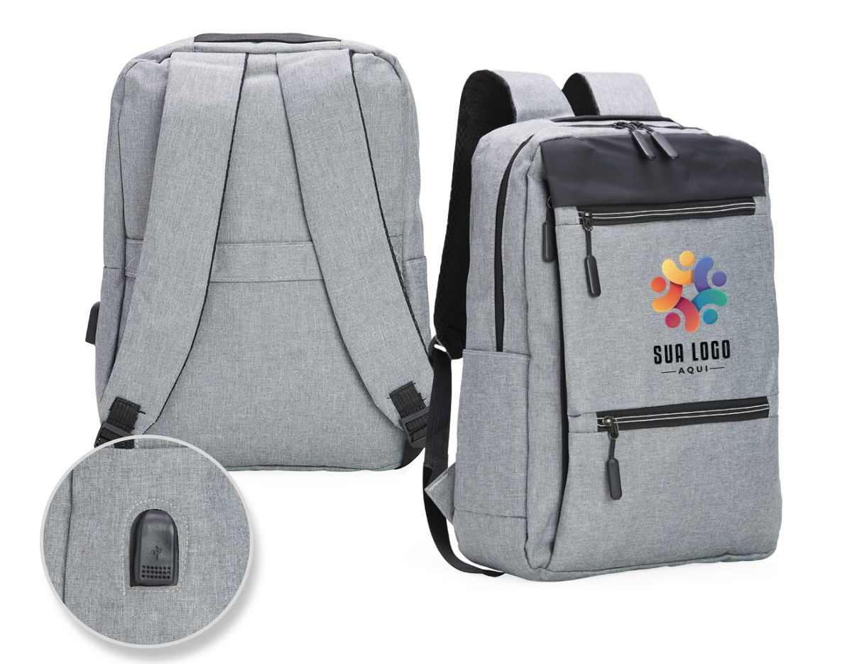 Mochila de nylon 20 litros com detalhe em couro sintético e quatro compartimentos, sendo o principal com bolso para notebook 156. Com divisórias internas para acessórios, a mochila possui bolso lateral, suporte externo USB e alça para encaixe em malas de viagem.