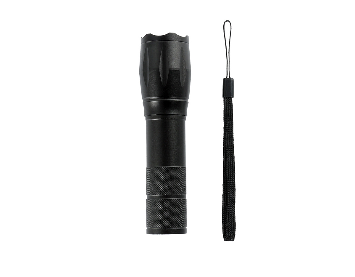 Lanterna led recarregável com zoom de regulagem e três estágios de iluminação, material metálico. Acompanha cordão de nylon e cabo USB-V8