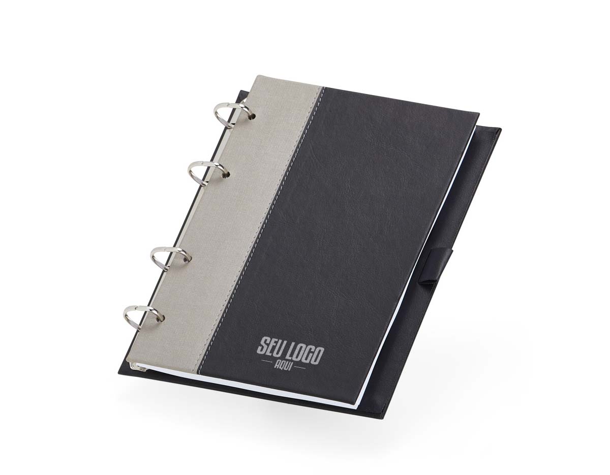 Caderno fichário em couro sintético. Possui suporte na lateral para caneta ( não acompanha) e aproximadamente 100 folhas.