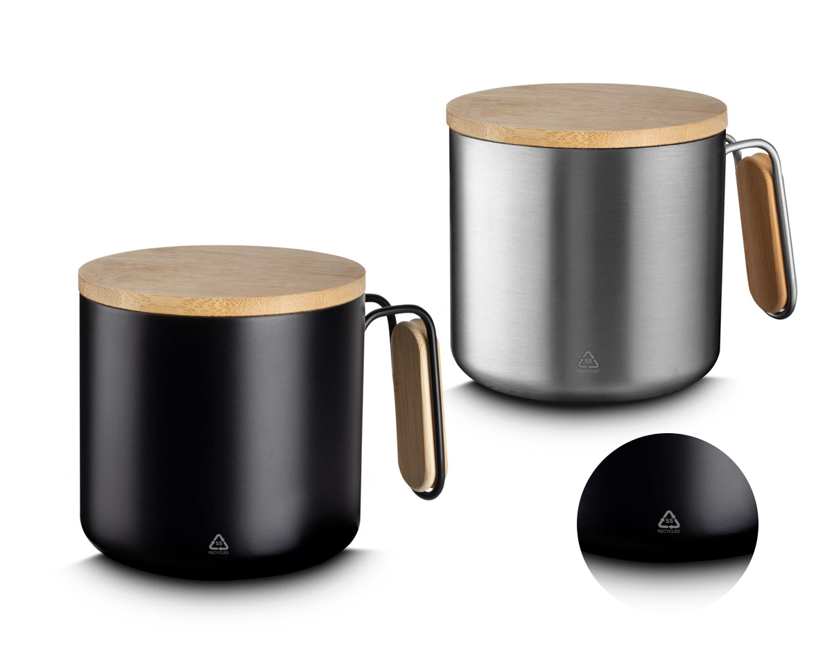 Esta caneca térmica em aço inox apresenta uma construção de parede dupla isolada a vácuo, garantindo a manutenção da temperatura de bebidas por mais tempo. Com uma tampa de bambu e anel de silicone para vedação, oferece vedação hermética para evitar vazamentos. Sua alça lateral, adornada com detalhes em bambu, proporciona conforto ao segurar. Com capacidade para 380ml, é ideal para desfrutar de bebidas quentes ou frias em qualquer lugar.