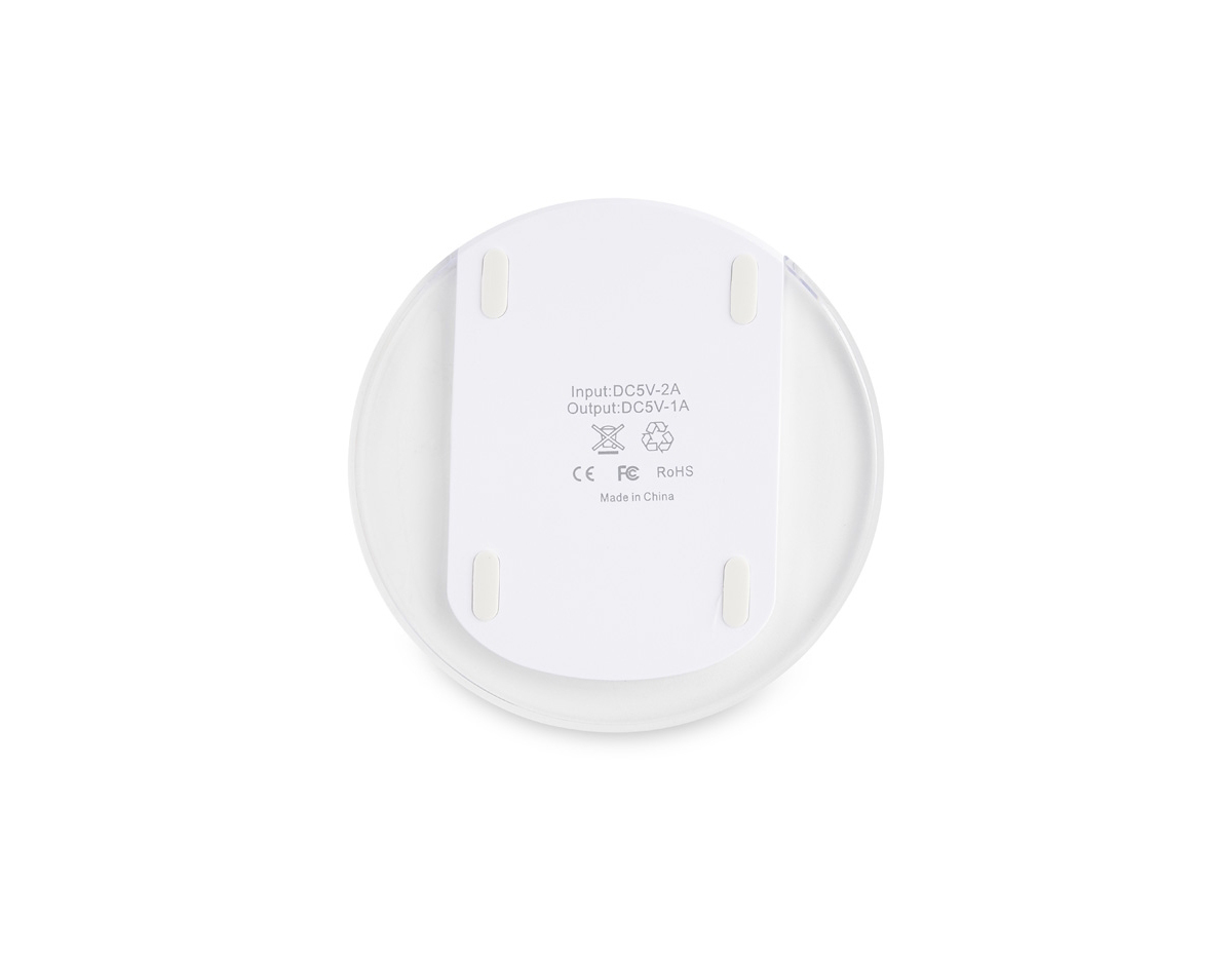 Carregador via indução formato disco com indicador de funcionamento em led, feito em plástico ABS. Acompanha cabo USB. OBS.: O CARREGADOR APENAS TRANSFERE CARGA, ELE NÃO POSSUI BATERIA PARA ARMAZENAMENTO (NÃO É UM POWER BANK).