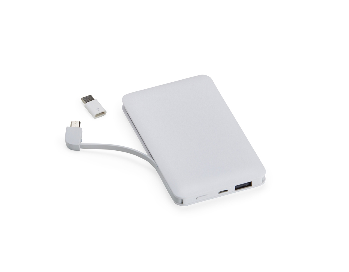 Power bank plástico de 5.000mAh com indicadores led de bateria e cabos acoplados: Lightning e V8. Acompanha cabo USB-V8 e adaptador Tipo-C.