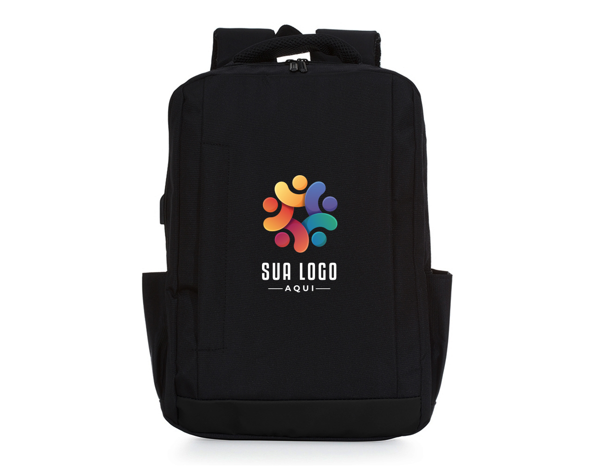 Mochila de nylon de 21 litros, com dois compartimentos, sendo o principal com bolso para notebook de até 15,6". Possui divisórias internas para acessórios, bolsos laterais e suporte externo USB. Conta também com duas alças de mão e alça para engate em malas de viagem, oferecendo praticidade e organização.