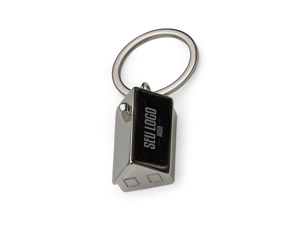 Chaveiro em formato 3D de casa, com acabamento brilhante e detalhes em relevo para uma aparência única. Sua parte inferior possui uma chapa de inox, permitindo personalização com gravação. Um acessório encantador e funcional, ideal para presentear ou para uso pessoal, adicionando um toque de estilo às suas chaves.