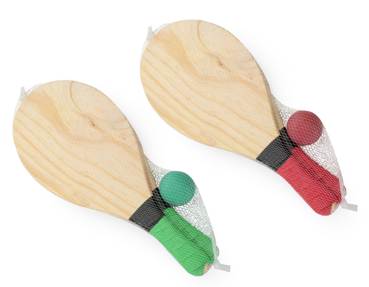 Kit frescobol com embalagem de malha plástica. Contém 2 raquetes de madeira com pegador de revestimento EVA e bolinha emborrachada.