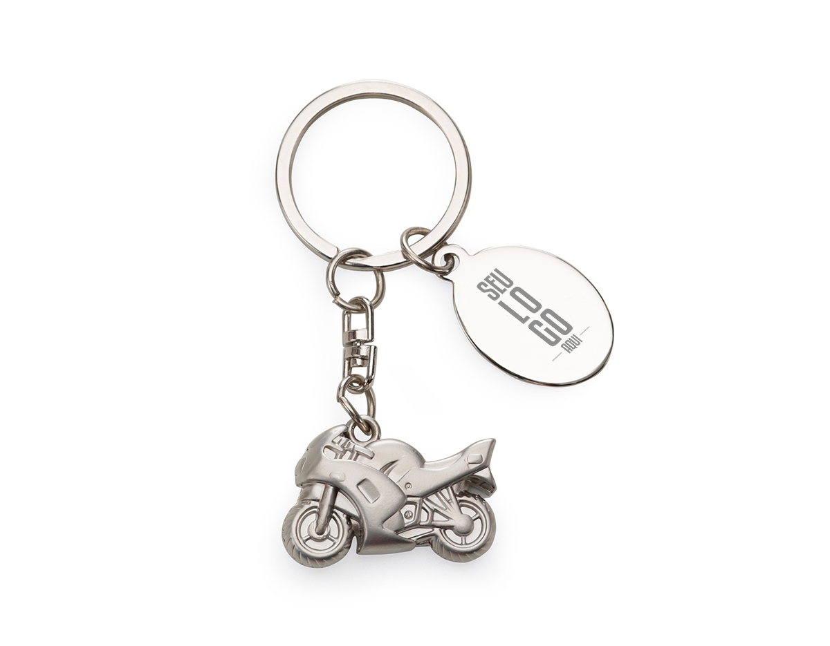 Chaveiro em formato 3D de motocicleta, feito de metal resistente. A moto tem acabamento fosco, enquanto a placa de personalização é brilhante. Perfeito para os amantes de motos e ótimo para personalização.