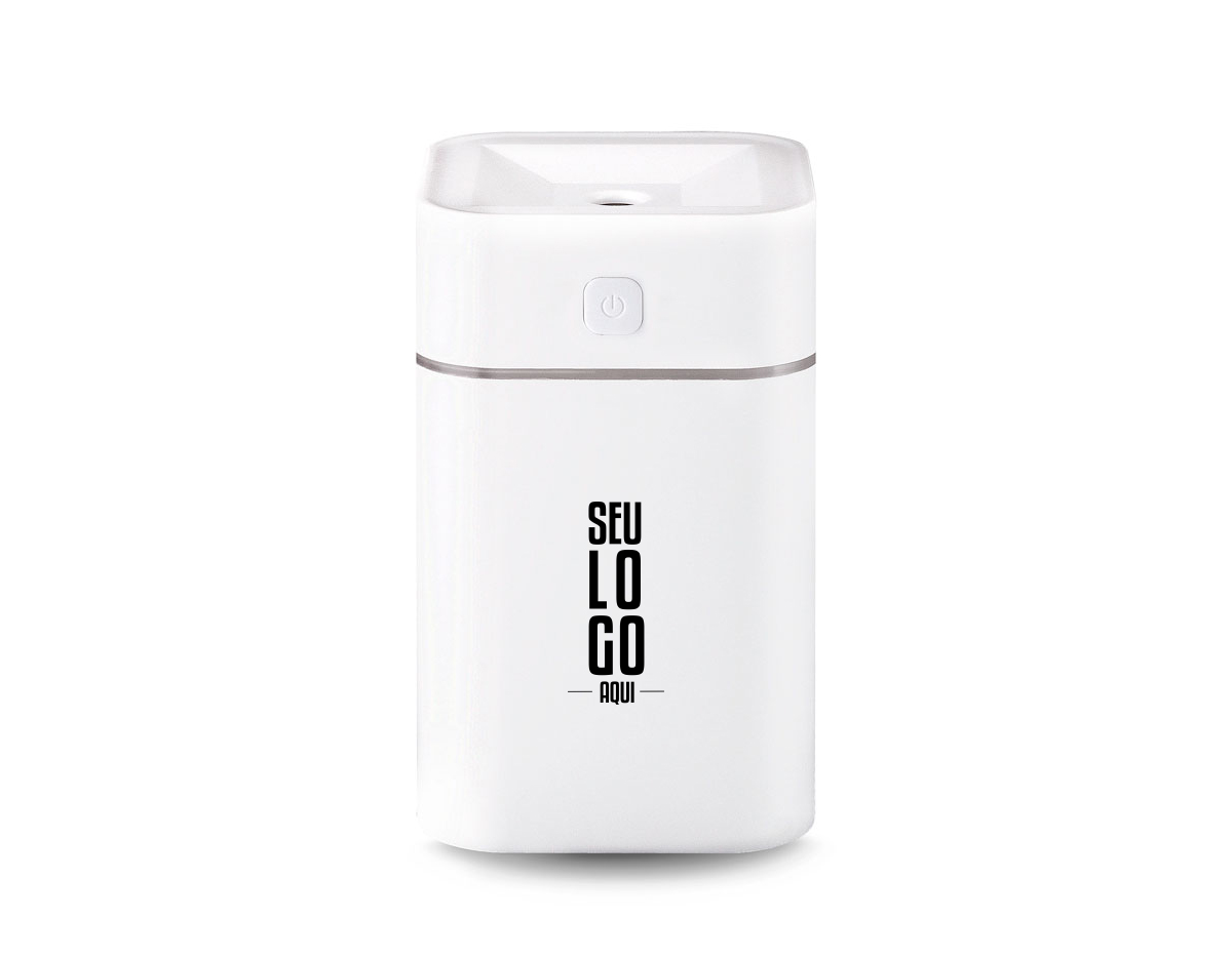 Umidificador de ar com difusor de óleo essencial à base de água via USB. Feito com ABS reciclável+ PP, com capacidade de 260ml. Na parte superior tem uma faixa que acende, ideal para uso em escritório ou em casa.