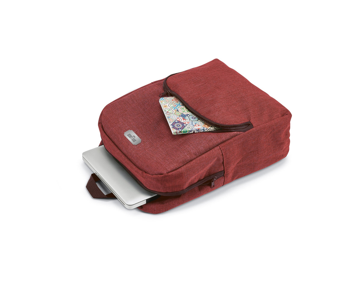 Mochila para notebook em 600D de alta densidade. Compartimento principal com divisória almofadada para notebook até 14". Bolso frontal com zíper. Parte posterior e alças almofadadas