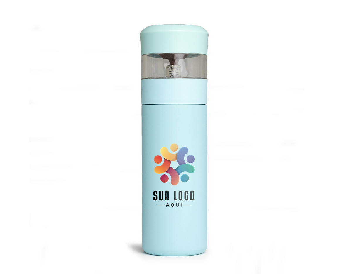 Garrafa térmica de 350ml feita em aço inoxidável 304. Possui compartimento separado com infusor integrado e botão na parte superior da tampa para acionar a liberação do líquido para o compartimento.