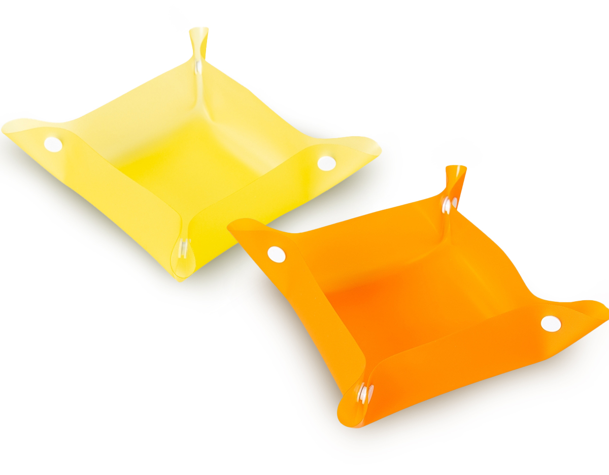 Bebedouro e comedouro para pets. Material plástico, basta juntar os botões das laterais para formar uma espécie de tigela.