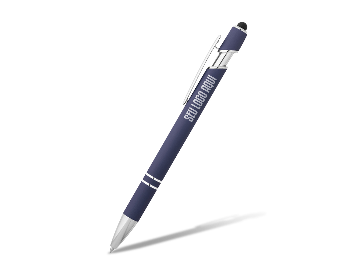 Esferográfica em alumínio com acabamento emborrachado. A esferográfica tem escrita em azul, ponteira touch no topo da esferográfica e clipe de metal. ø10 x 143 mm