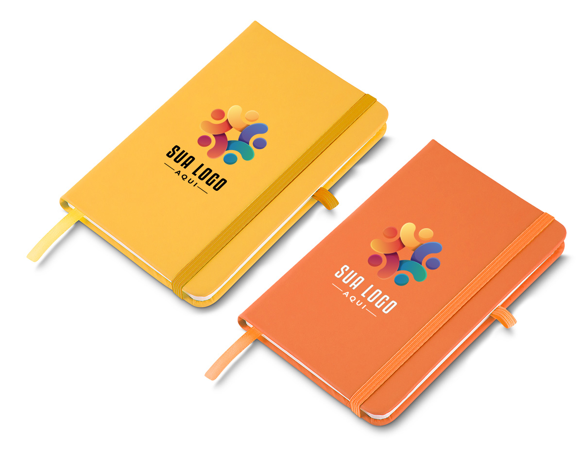 Moleskine material sintético com capa dura e marca página com 80 folhas pautadas.