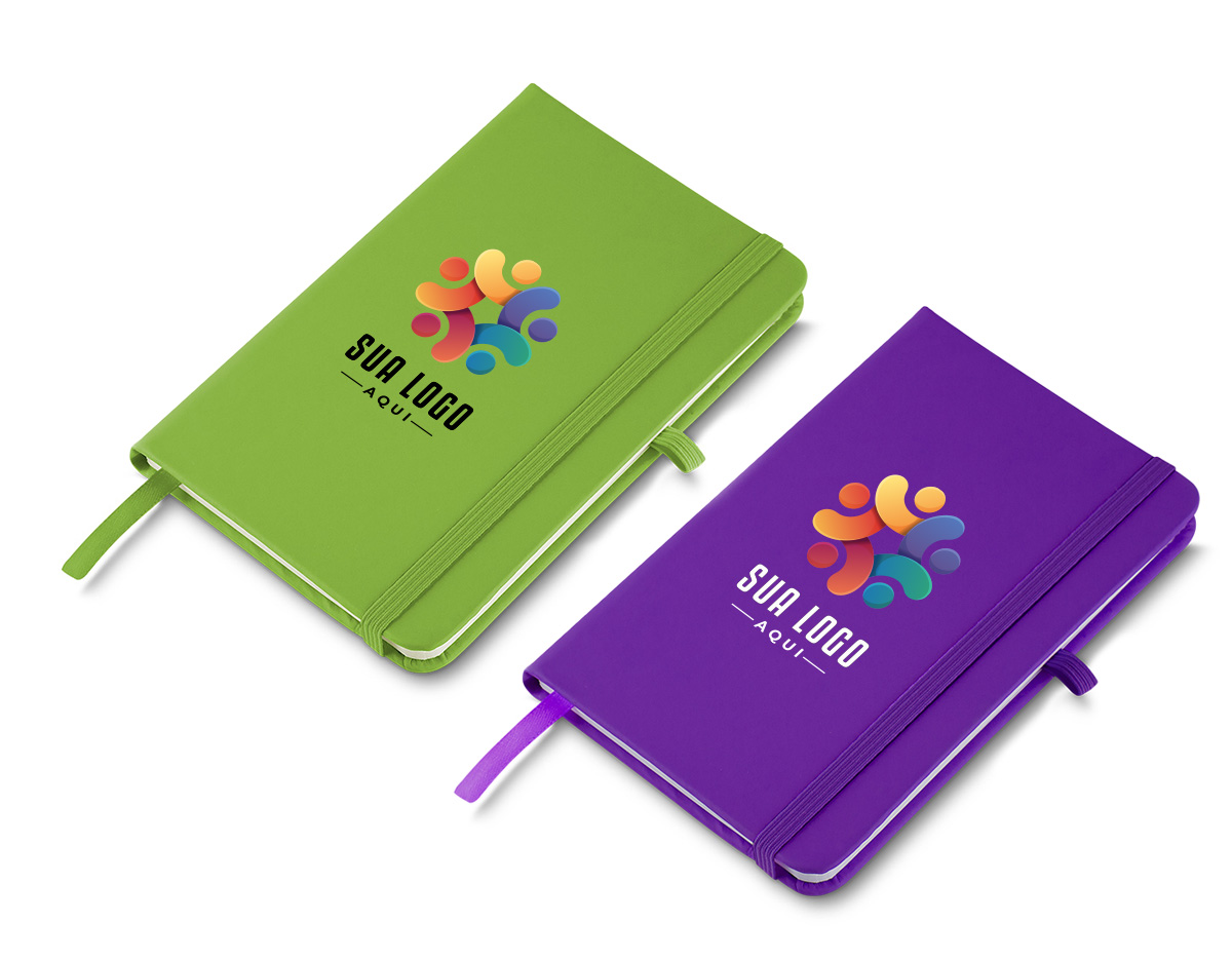 Moleskine material sintético com capa dura e marca página com 80 folhas pautadas.