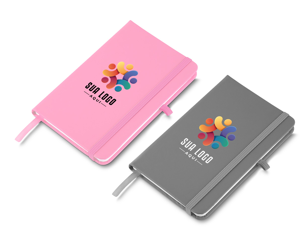 Moleskine material sintético com capa dura e marca página com 80 folhas pautadas.