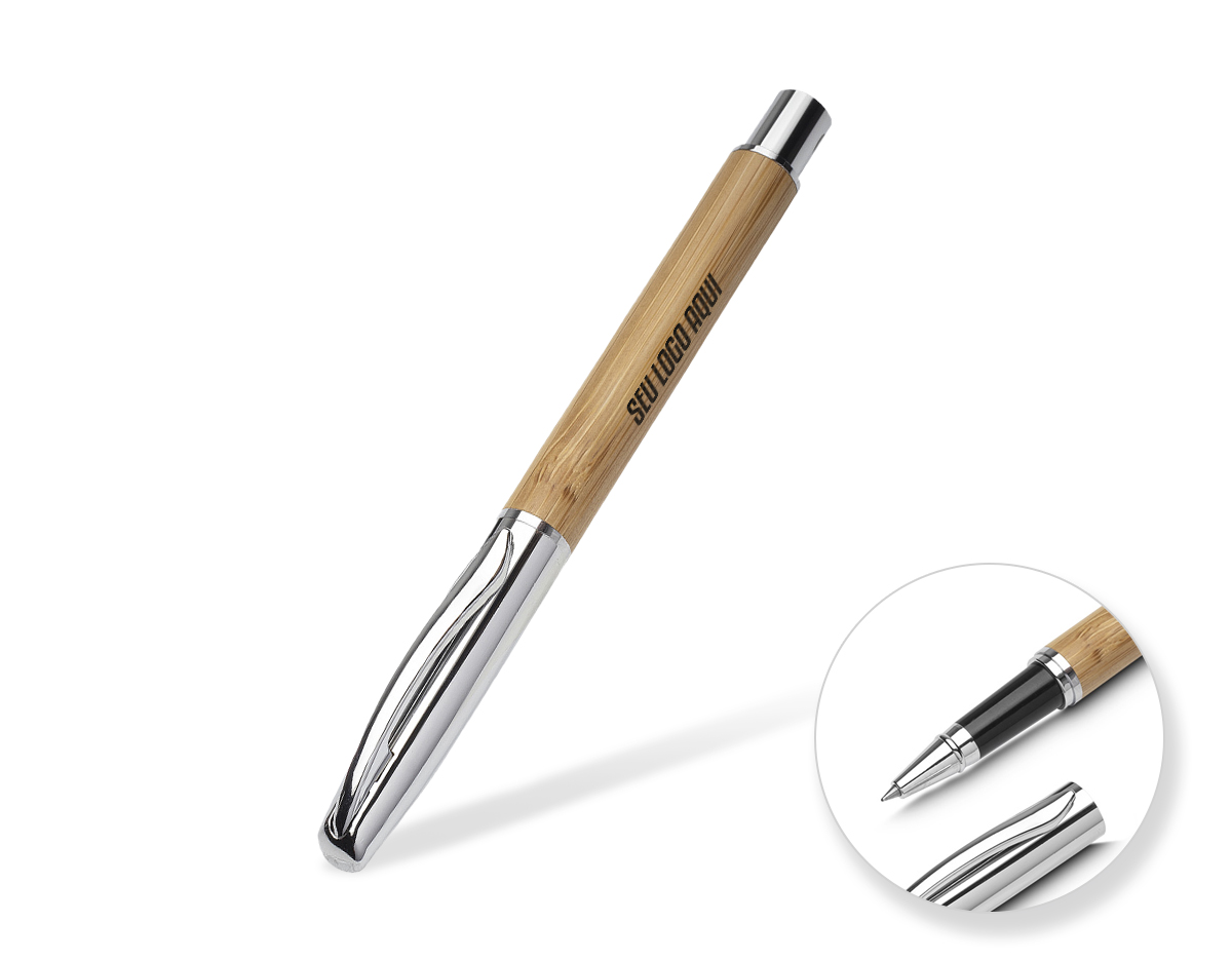 Caneta com corpo em bambu e detalhes metálicos. Design ecológico e elegante, ideal para escrita diária e como presente sofisticado.