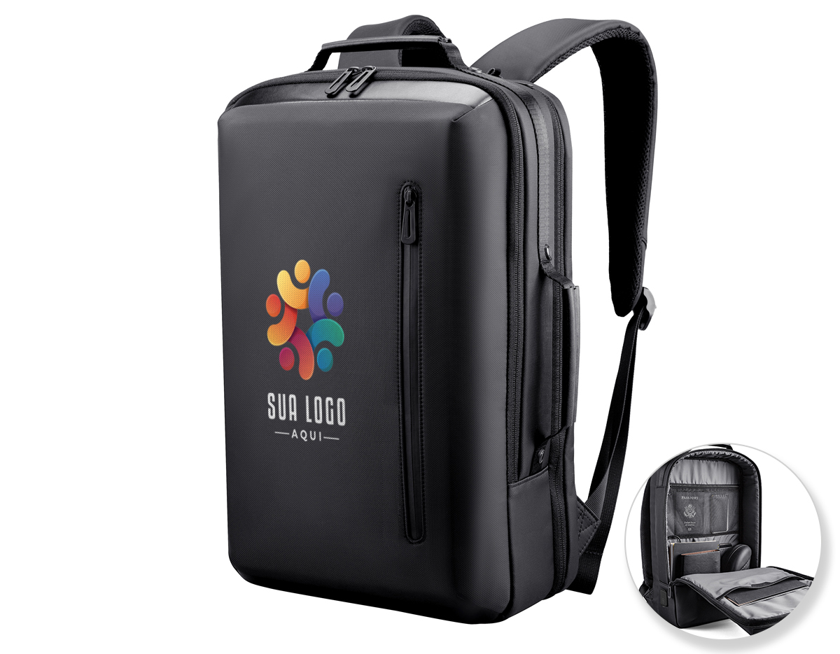 Mochila premium, produzida com poliéster acolchoado, alças de ombro acolchoadas, interior com divisórias com zíper para acomodar pequenos objetos, bolso frontal com zíper e na parte das costas uma divisória atrás do engate para mala de viagem, aceita notebook de até 15,6”, porta USB na lateral.