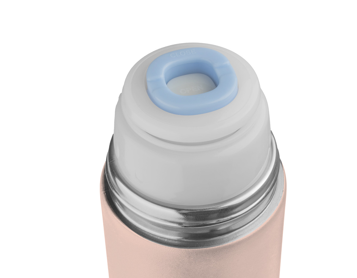 Garrafa térmica em aço inox com capacidade de até 500ml.  Acompanha 3 copos térmicos, um deles já acoplado na garrafa, como tampa.