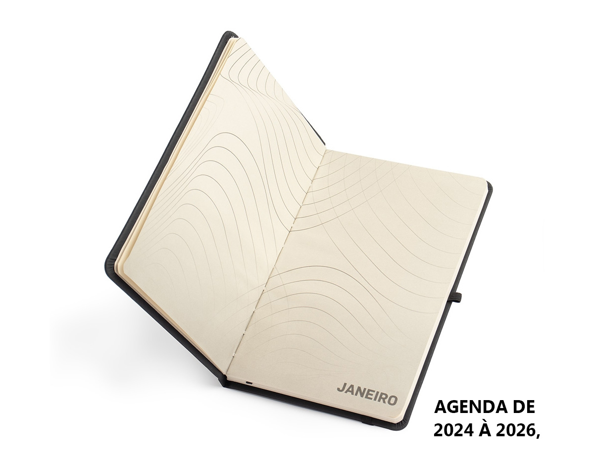 Feito para planejar atividades com antecedência, nosso Planner 2025 é eficiente para auxiliar no alcance de metas e objetivos. Com capa emborrachada e elástico para fechamento, além de marcador de página em cetim e suporte para caneta, nosso planner oferece calendários mensais e semanais, agenda de 2024 à 2026, proporcionando uma visão clara e detalhada dos compromissos.