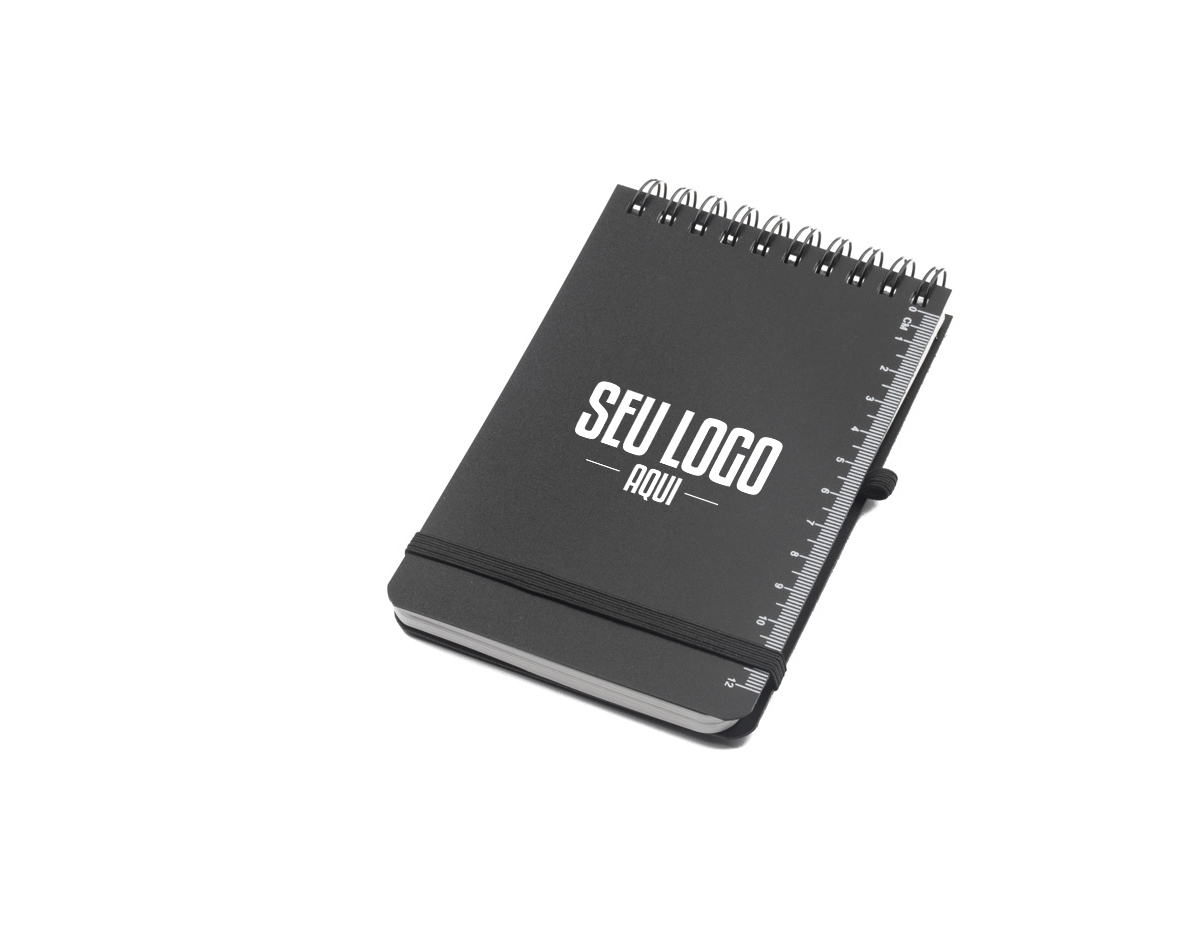Este mini caderno é confeccionado em PP reciclável, promovendo a sustentabilidade. Possui um suporte prático para caneta e conta com 60 folhas pautadas, ideal para anotações do dia a dia. Compacto e leve, é perfeito para quem busca organização e praticidade em qualquer lugar. Uma opção funcional que combina responsabilidade ambiental e utilidade.