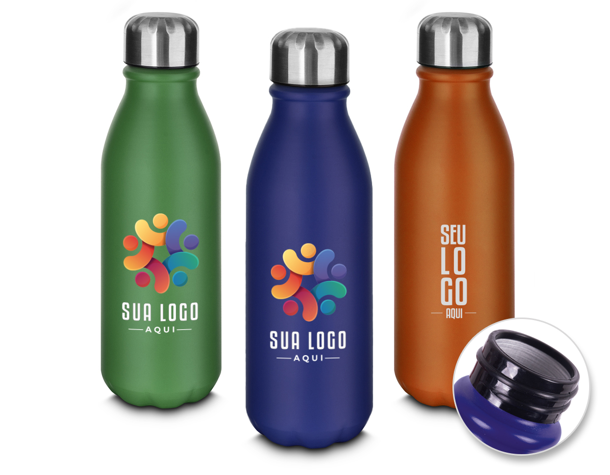 Garrafa de alumínio com tampa em inox, com capacidade de 550 ml e acabamento em pintura fosca. O design inclui uma etiqueta em papel kraft com a descrição do produto, além de um símbolo de reciclável na parte traseira, reforçando seu compromisso com a sustentabilidade. Ideal para quem busca praticidade e estilo em suas hidratações diárias.