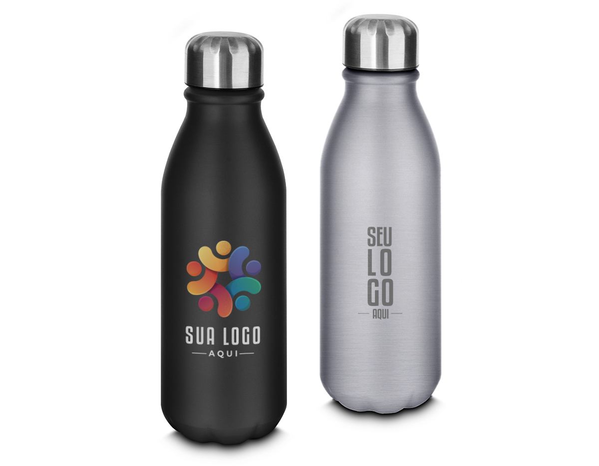 Garrafa de alumínio com tampa em inox, com capacidade de 550 ml e acabamento em pintura fosca. O design inclui uma etiqueta em papel kraft com a descrição do produto, além de um símbolo de reciclável na parte traseira, reforçando seu compromisso com a sustentabilidade. Ideal para quem busca praticidade e estilo em suas hidratações diárias.