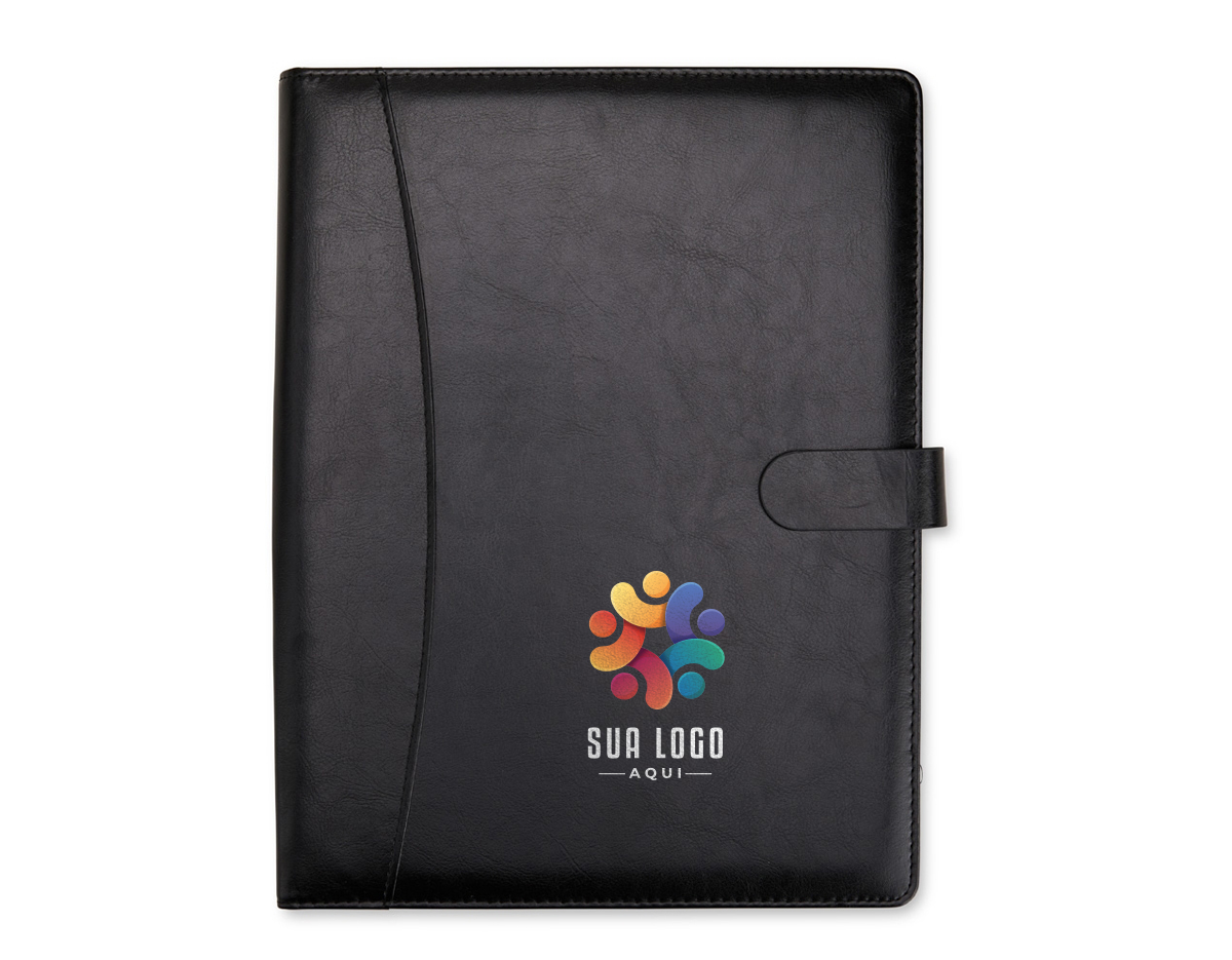 Organização impecável com estilo profissional. Nossa pasta executiva, feita em couro sintético de alta qualidade, acompanha um bloco de aproximadamente 20 folhas pautadas removíveis para anotações, suporte para caneta, bolsos para organizar folhas ou documentos, suporte para cartões, incluindo um com visor de identificação. Além disso, possui fechamento magnético, unindo praticidade e elegância em um único produto.