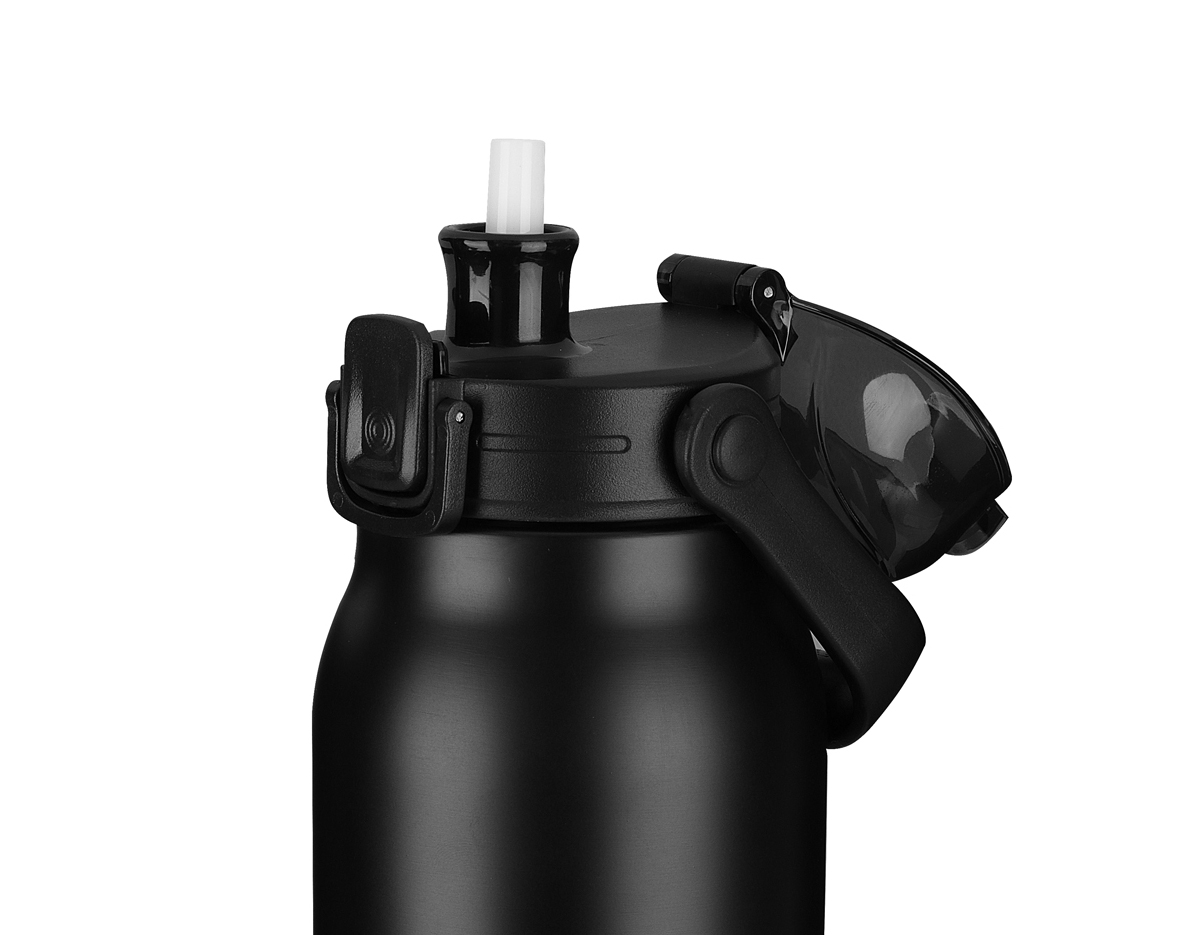Garrafa Térmica feita em Inox 304, capacidade de 1,6L. Possui tampa rosqueável com trava de segurança e botão de acionamento para abrir a tampa protetora do bocal. Acompanha canudo e dois bicos, sendo um de silicone e outro de plástico.