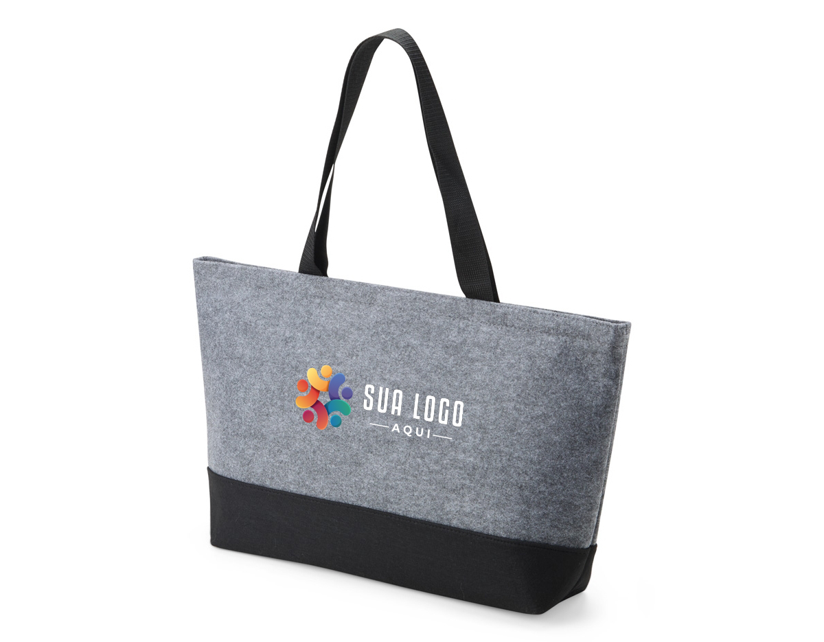 Bolsa térmica de 17 litros confeccionada em feltro, com revestimento interno térmico de PEVA atóxico, antivazamento e ainda possui alças de mão para transportá-la para qualquer lugar.