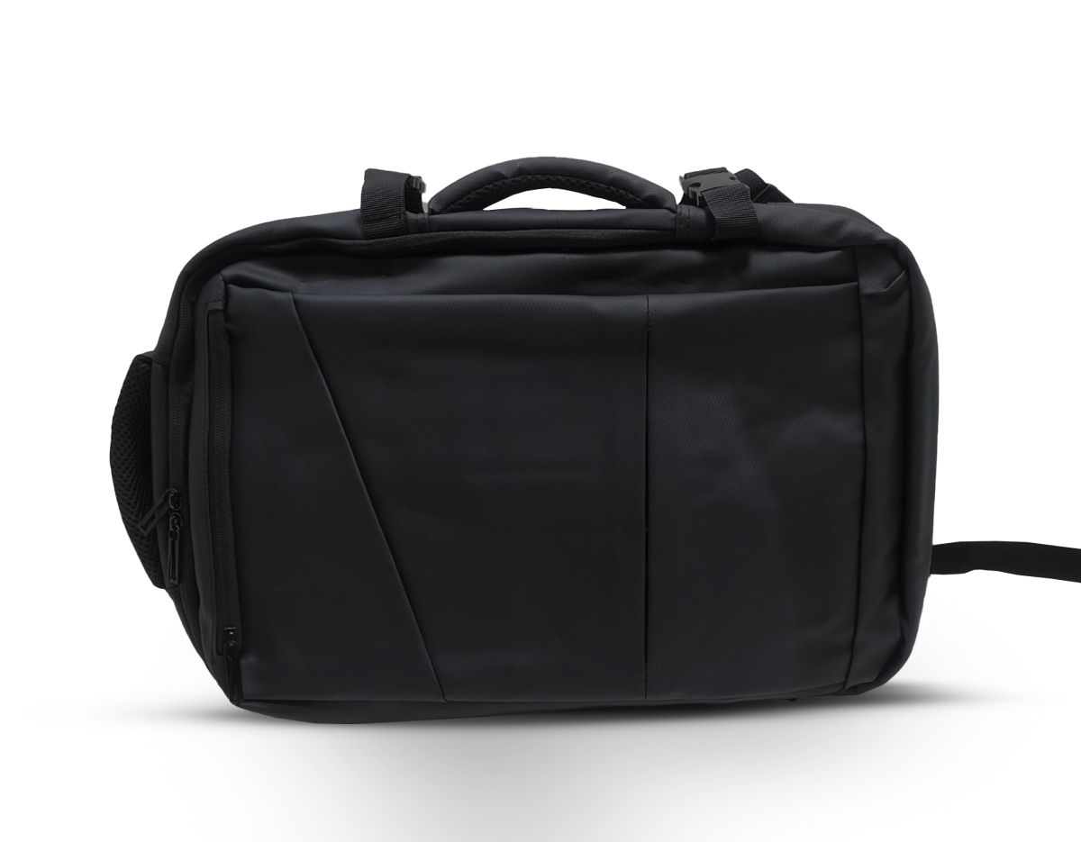 A mochila em couro sintético é uma opção durável e estilosa, ideal para o uso diário. Com um design moderno, oferece compartimentos espaçosos para organização de objetos pessoais, como laptops, livros e acessórios. O material sintético é resistente à água e fácil de limpar, garantindo praticidade no dia a dia. Além disso, as alças ajustáveis proporcionam conforto ao transportar, tornando-a perfeita para o trabalho, estudo ou lazer.