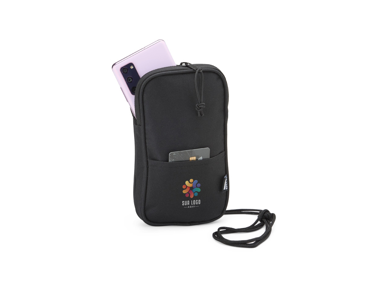Bolsa de ombro feita em rPET resistente à água, com compartimento principal e um bolso frontal externo, além da alça regulável. É a praticidade para guardar e encontrar rapidamente os itens do dia a dia, além de ser um acessório estiloso e moderno.