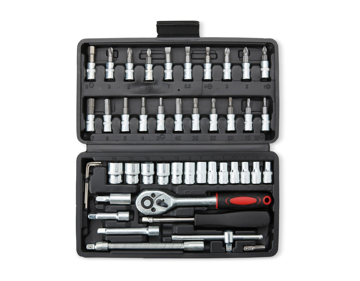 Solução para reparos, garantindo precisão ao apertar ou afrouxar parafusos. Nosso Kit com 45 peças é perfeito para diferentes tarefas de manutenção. Composto por 1 chave catraca reversível, 13 soquetes, 21 soquetes com bits, 1 ponta Torx, 3 chaves hexagonais, 1 cabo Fixo, 1 junta universal, 1 cabo de força em T, 1 adaptador de bits e 2 extensões flexíveis. As peças vêm organizadas em uma maleta de plástico resistente, garantindo que tudo fique sempre em ordem e fácil de transportar.