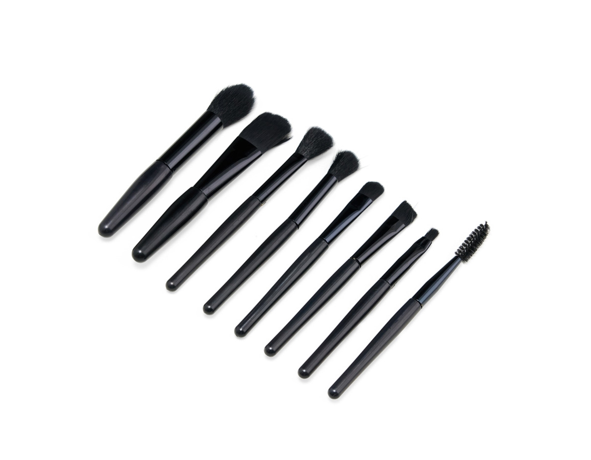 O nosso kit de pincéis para sombra é a combinação perfeita de elegância e funcionalidade. Com um design moderno e minimalista, os pincéis possuem diferentes tamanhos e formas, já suas cerdas são super macias, com textura fina e de alta densidade, permitindo aplicar a maquiagem com suavidade e precisão. E o melhor de tudo: o estojo em couro sintético deixa tudo arrumadinho e pronto para levar com você, para sua maquiagem estar sempre impecável!