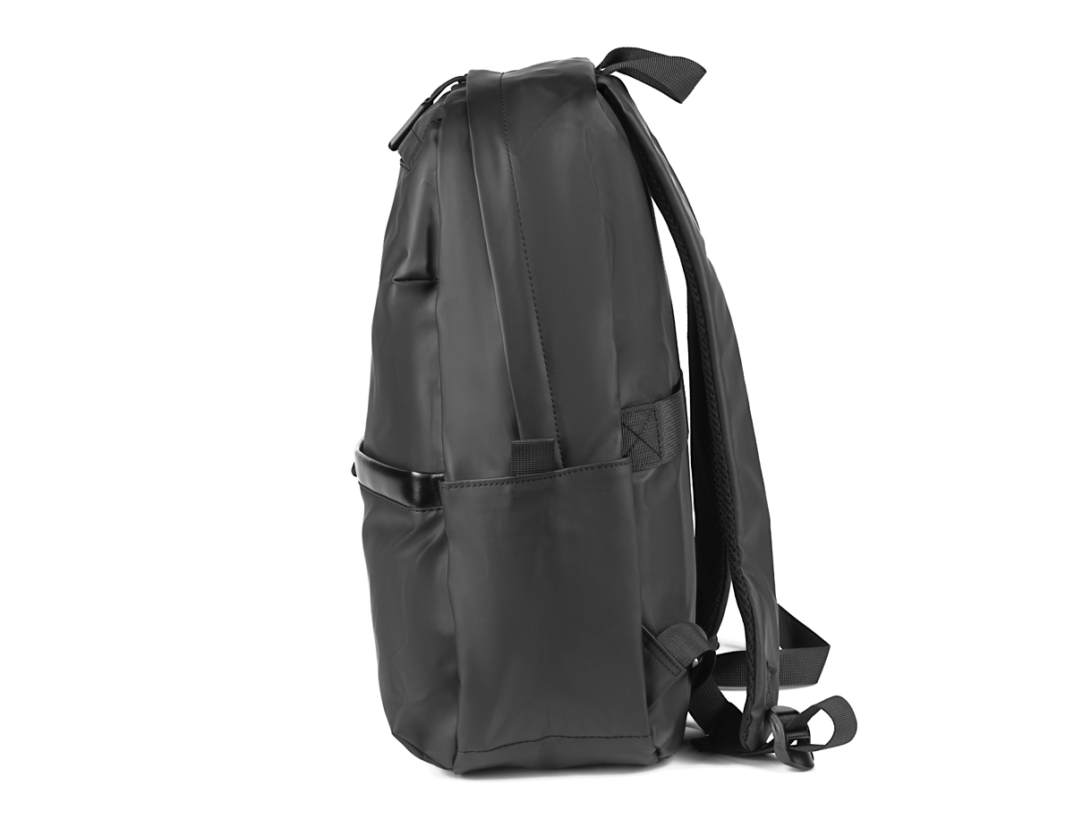 Mochila com parte externa equipada com alça de mão, alça de ombro acolchoada, engate para mala de viagem, bolso frontal e bolso lateral. Na parte interna, conta com compartimento dedicado para notebook de até 15,6 polegadas, oferecendo organização e praticidade para o dia a dia.