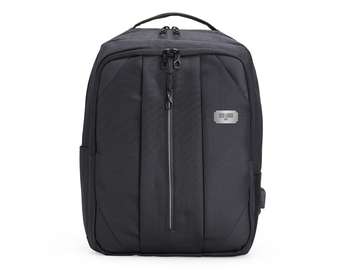 Mochila de nylon 27 litros com três compartimentos, sendo o principal com bolso para notebook 15.6 polegadas. Com divisórias internas para acessórios, bolso lateral, alça para engate em malas de viagem e suporte externo usb.