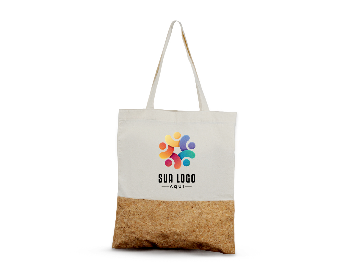 Sacola em algodão cru 140g/m², resistente e prática, com detalhe em cortiça que adiciona um toque natural e elegante. Ideal para quem busca uma opção sustentável e durável para o dia a dia.