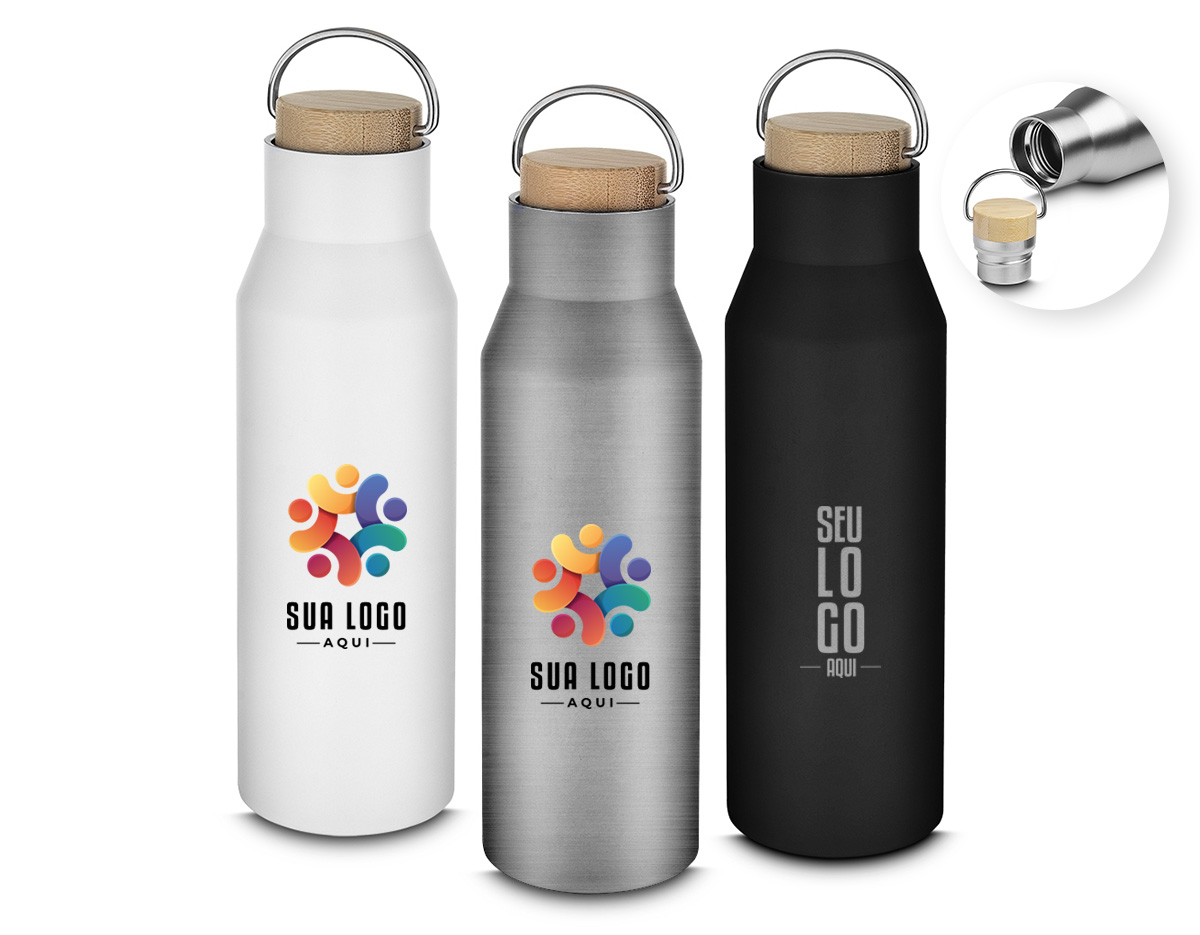 A garrafa térmica de 600ml é a escolha ideal para quem busca praticidade e eficiência no dia a dia. Produzida em aço inox com parede dupla isolada a vácuo, ela é excelente para manter a temperatura da bebida, seja quente ou fria, por mais tempo. E ainda conta com um design moderno, pintura fosca, tampa com revestimento em fibra de bambu e alça flexível de metal. É mais do que uma garrafa térmica, é uma companheira para todas as horas!