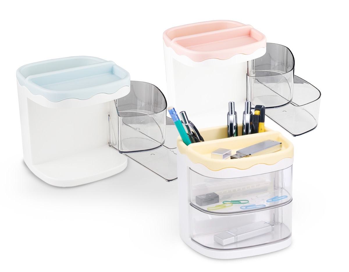 Deixe o espaço da mesa de estudo ou trabalho mais organizado, bonito e prático! Feito em plástico e acrílico, o organizador combina funcionalidade e um toque de beleza. Conta com 2 compartimentos versáteis para lápis, pincéis de maquiagem, canetinhas coloridas ou o que mais desejar, além de um espaço raso para itens como borracha e outros acessórios. Também possui 2 gavetas para objetos diversos, como cola, clipes, mini grampeadores e muito mais. Com este organizador de mesa, é possível usar a criatividade para organizar e decorar.