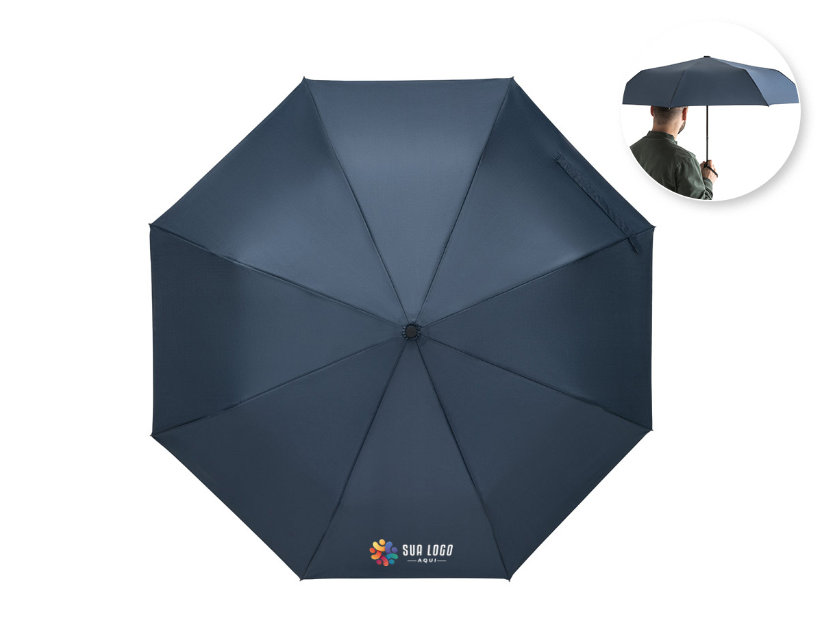 Guarda-chuva em poliéster 100% reciclado 190T pongee, com varetas em fibra de vidro e pega em PP. O guarda-chuva, dobrável em 3 secções, tem abertura automática e é à prova de vento.