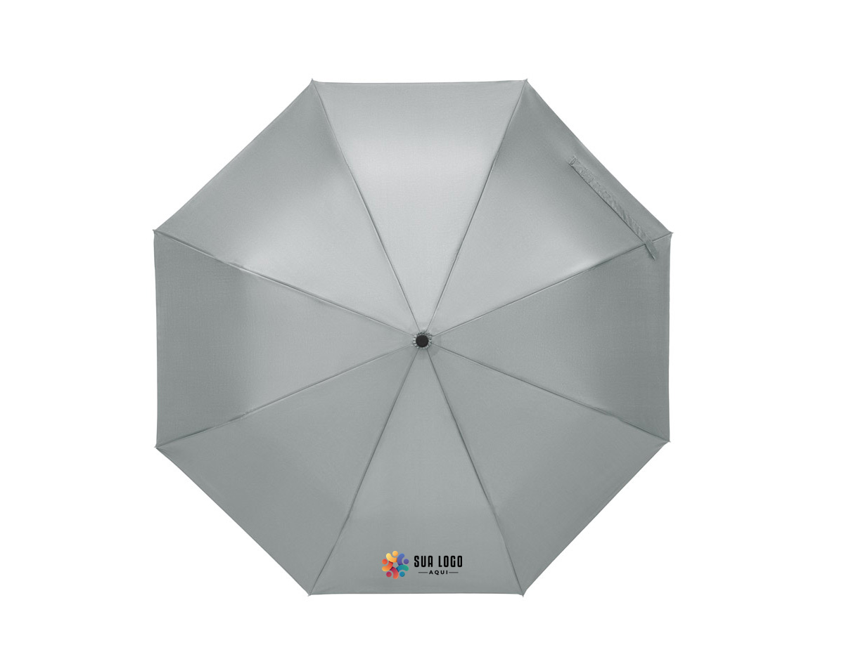 Guarda-chuva em poliéster 100% reciclado 190T pongee, com varetas em fibra de vidro e pega em PP. O guarda-chuva, dobrável em 3 secções, tem abertura automática e é à prova de vento.
