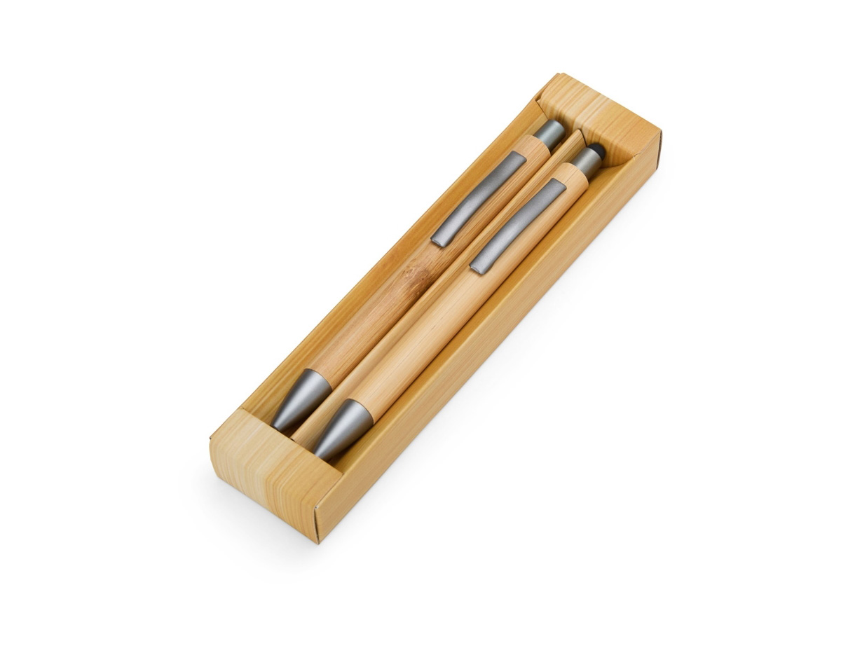 Nosso Kit Ecológico de Caneta e Lapiseira de Bambu é excelente para quem busca um toque sustentável no dia a dia. A lapiseira possui acionamento por clique, e a caneta conta com carga esferográfica azul de 1.0mm e função touch para quem precisa de toques precisos em dispositivos. Além disso, acompanha uma embalagem que imita bambu. Uma ótima escolha para presentes corporativos ou para quem ama escrever sem abrir mão da consciência ecológica!