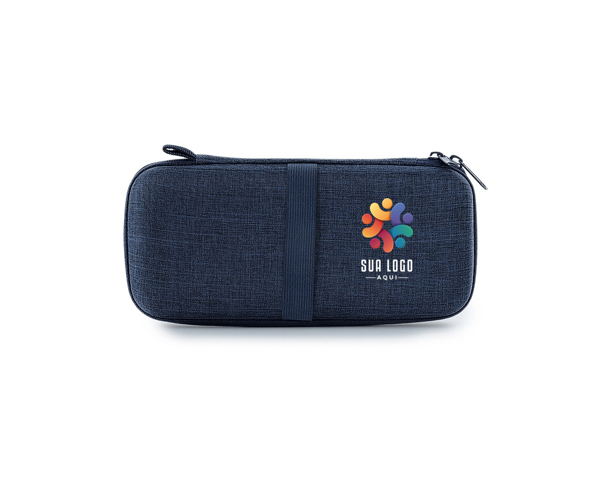 Estojo de proteção para eletrônicos, confeccionado em nylon resistente à água. Possui bolsos telados e elásticos, tanto na parte interna quanto externa, para organização e fixação segura dos itens, oferecendo praticidade e proteção.