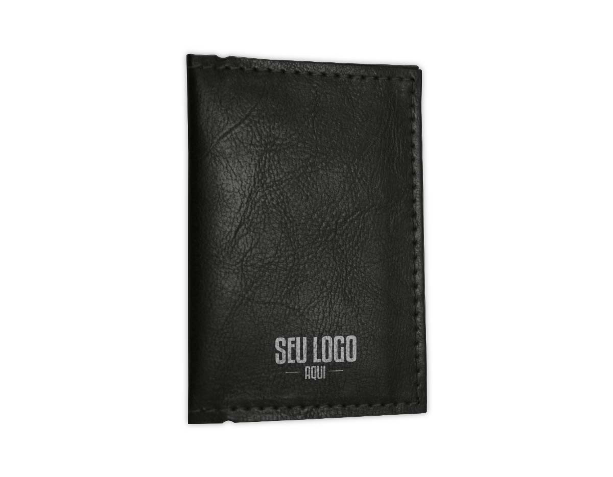 Porta-cartão confeccionado em couro sintético, com quatro divisórias externas para cartões e dois bolsos internos que permitem acomodar documentos ou papéis com praticidade e organização.
