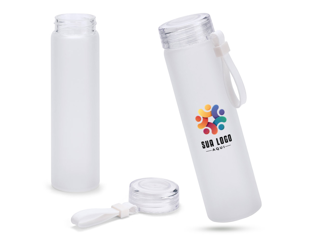 Esta squeeze é fabricada em vidro borossilicato, material resistente a choques térmicos e ideal para bebidas quentes ou frias. Com capacidade de 470 mL, ela acompanha uma tampa em AS (plástico resistente), que garante vedação segura e fácil transporte.